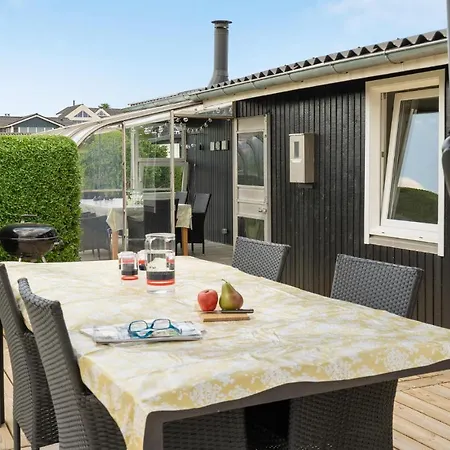 Cozy Home In Hejls With House Sea View 펜션 하일스